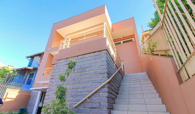 BELA CASA TRIPLEX - RESIDENCIAL ALTOS DO IP