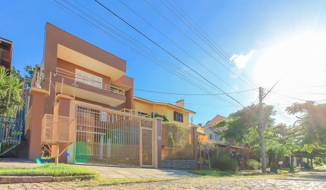 BELA CASA TRIPLEX - RESIDENCIAL ALTOS DO IP