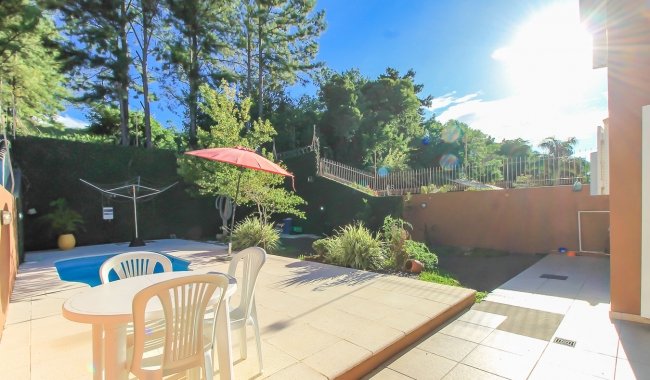 BELA CASA TRIPLEX - RESIDENCIAL ALTOS DO IP